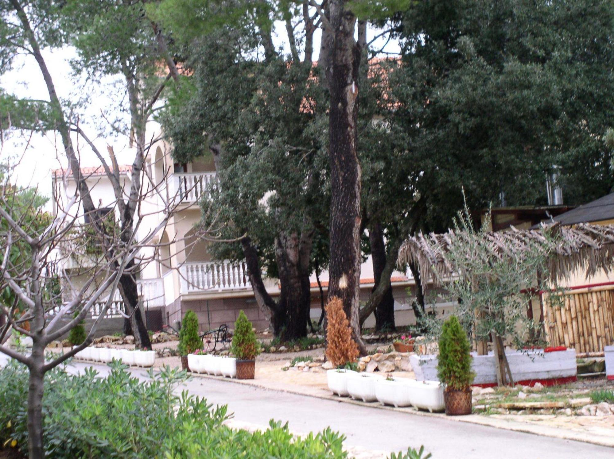 Apartments Stanko Petrcane Buitenkant foto